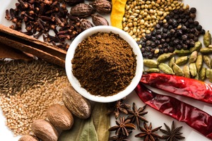 Garam Masala indien biologique authentique de qualité supérieure, séché et brut, pour plats à base de viande, légumes et lentilles, avec une saveur riche et aromatique - Product Image 2