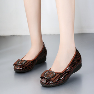 Mocassins Plats de Luxe <span class=keywords><strong>pour</strong></span> Femme en <span class=keywords><strong>Cuir</strong></span> Verni Souple Marron avec Lacets Antidérapants, Conception Pieds Nus <span class=keywords><strong>pour</strong></span> l'Automne - Product Image 3