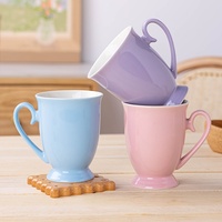 Tasse en céramique personnalisée en forme de verre à vin couvercle à poignée de tasse à café européenne rétro pour voyage conception de logo personnalisé chaud pour l'eau lait