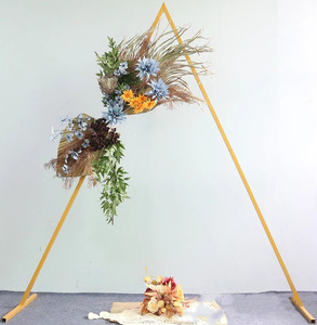 Nuevo Arco Decorativo Moderno de Hierro Triangular Multicolor de Larga Duración para Bodas con Diseño Geométrico en Varios Tamaños - Product Image 2
