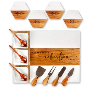 Plateau à charcuterie en marbre et bois gravé au laser personnalisé GhP, plateau <span class=keywords><strong>de</strong></span> service à fromage avec ensemble <span class=keywords><strong>de</strong></span> couteaux pour cadeaux <span class=keywords><strong>de</strong></span> fête prénuptiale - Product Image 1