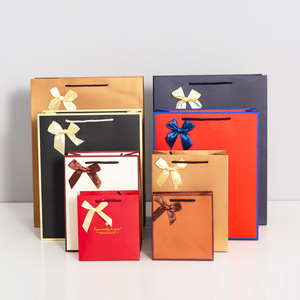 Bolsas de regalo de Navidad Logotipo personalizado <span class=keywords><strong>Pint</strong></span> Eco Paper Cloth Prenda Perfume Embalaje Bolsa de compras Caja de cartón con asa - Product Image 3