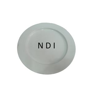 Plato de metal para servir frutas y alimentos, con diseño martillado, forma redonda y acabado dorado, para uso interior y exterior. - Product Image 4