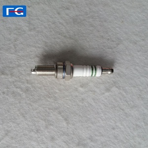 Piezas de repuesto para motor de motocicleta y accesorios bujías de motor UR3DC UR2CC bujía de motocicleta para piezas de motor de motocicleta - Product Image 3