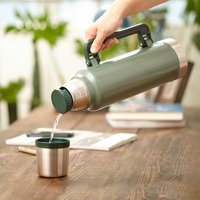 Stanle Bouteille d'eau de voiture portable de grande capacité Tasse thermos en acier inoxydable 304 pour les activités de plein air