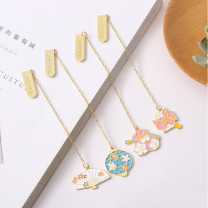 Book dart — signet en métal doré pour femme, pendentif avec longue chaîne, marque-page à la mode, motif fleur de cerisier, fleurs, mignon, papeterie coréenne - Product Image 4