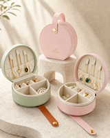 Échantillon Gratuit : Boîte à Bijoux Portable de Luxe en Cuir PU et Velours pour Rangement de Bagues, Boucles d'Oreilles, Colliers – Idéale pour Cadeaux, Magasins et Vente au Détail