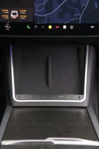 Caricatore Wireless per Console Centrale con Luce Ambientale Xunyue, Pulsante Fisico Intelligente, OEM 12V ABS LHD per Tesla Model 3/Y Juniper - Product Image 3