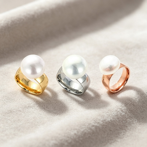 Bague de luxe brillante à large bande et perles, en acier inoxydable, idéale pour les femmes au quotidien, les rendez-vous, les dîners formels et les fêtes. - Product Image 3