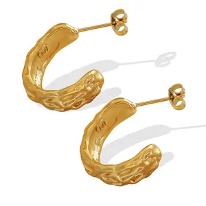 Orecchini a cerchio alla moda con dichiarazione di moda in oro 18 carati in acciaio inossidabile a forma di CC orecchini Huggie gioielli per le donne