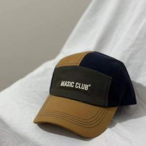 BuPao Yiwu Market Venta al por mayor Gorra deportiva <span class=keywords><strong>de</strong></span> color empalmado Venta al por mayor Sombreros <span class=keywords><strong>de</strong></span> moda <span class=keywords><strong>de</strong></span> alta calidad Sombrero <span class=keywords><strong>de</strong></span> 5 paneles Gorra Snapback Sombreros <span class=keywords><strong>de</strong></span> papá - Product Image 5