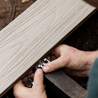 2025 Hot Sale Artikel DIY Smooth Finish WPC Decking Fliesen Custom Holz Kunststoff Composite für Outdoor Garten Schwimmbad