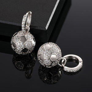 Pendientes Colgantes Unisex de Lujo Estilo Partido de Fútbol <span class=keywords><strong>026</strong></span>, de Latón con 5 Capas de Baño de Oro y Zirconia Brillante, Regalo Estándar - Product Image 4