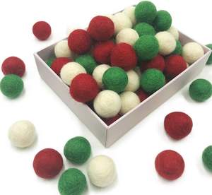 Guirlande de boules de pompons de Noël en feutre blanc, rouge et vert, décoration murale pour chambre d'enfant, fête de Noël, fabrication directe d'usine - Product Image 5