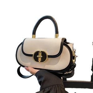 Nuova Borsa da Donna alla Moda con Chiusura a Lucchetto, Elegante Borsa a Tracolla e a Mano - Product Image 1