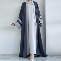 Ensemble Abaya élégant deux pièces contrastant avec gilet et cardigan ouvert pour femmes musulmanes, robe longue modeste 4 saisons, chic, vente en gros