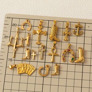 Fe y Fortuna | Colgantes Chapados en Oro PVD de 18K con Dijes Vintage de Cruz, Herradura y Mano de Fátima | Impermeables, Hipoalergénicos y Duraderos - Product Image 3