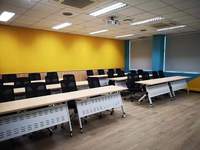Bureau d'écriture moderne en métal réglable et confortable avec roulettes pour l'école, la maison, le bureau, la salle de classe