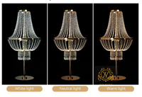 Support de fleurs en métal doré pour mariage, lustre en cristal, support de chemin de table pour décoration de table dorée, centres de table de mariage