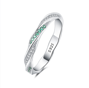 Anillo <span class=keywords><strong>de</strong></span> Eternidad Triangular Knot Timeless <span class=keywords><strong>de</strong></span> Plata 925 con Circonita <span class=keywords><strong>para</strong></span> Hombre y <span class=keywords><strong>Mujer</strong></span> Diseño hueco único con un toque subtil. Anillo. - Product Image 6