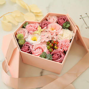 Ramo de Flores en Caja de Regalo en Forma de Corazón para el Día del Maestro, Regalo del Día de la Madre, Regalo Hecho a Mano para Novia y Amiga, Regalo de Cumpleaños - Product Image 1