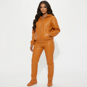 Survêtement à capuche en similicuir orange pour femme, coupe ample, pantalon de jogging ajusté - Product Image 1