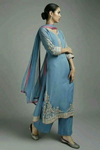 Éblouissant, longue Kurta avec pantalon, robe de soirée avec des appliques élégantes, travail pour fête/mariage, 2021 - Product Image 2