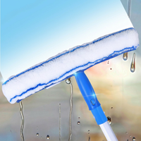 Brosse applicatrice d'eau en verre en gros, raclette de nettoyage de fenêtres avec éponge et manche en plastique