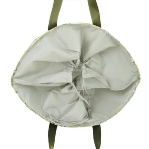 Bolsa de Compras Plegable, Impermeable y Duradera, Aislada con Aluminio, Diseño Único, Fibra de Poliéster + Correa de Cadena de Aluminio - Product Image 5