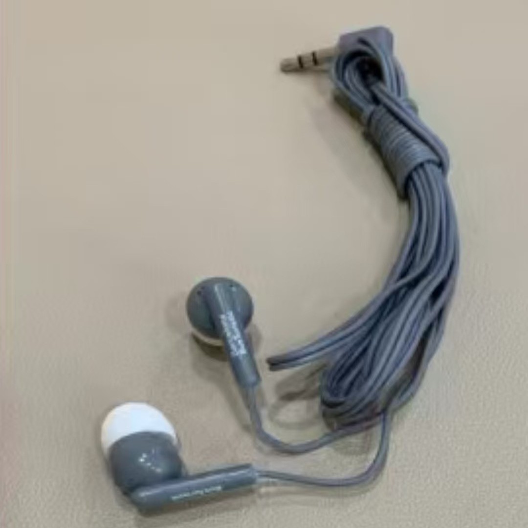 สีเทาเข้ม