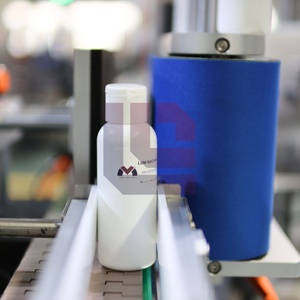 Lom पूर्ण स्वचालित 30 मिलीलीटर 60 मिलीलीटर राउंड पालतू बोतल स्टिकर लेबलिंग मशीन तारीख कोडर के साथ - Product Image 4