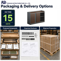 Buffet de bureau avec portes coulissantes effet bois et décor de bordure métallique, meuble de rangement ouvert pour réception professionnelle