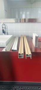 Profilé en alliage d'aluminium pour revêtement mural en verre avec finition argent et bronze, résistant au feu, autonettoyant, garantie 20 ans - Product Image 4