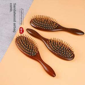 Peine de masaje Antiestático de sándalo de seda dorada mullido hogar <span class=keywords><strong>madera</strong></span> pérdida de cabello cabeza meridiano cojín de aire para una mejor legibilidad - Product Image 2