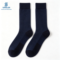 Chaussettes en laine mérinos durables toutes saisons pour hommes avec construction sans couture aux orteils et soutien de la voûte plantaire pour une utilisation prolongée en randonnée