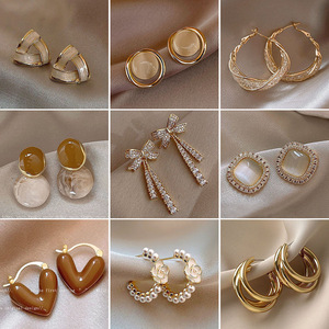 Boucles d'Oreilles Bijoux pour Femmes Coeur Cerceau Carré Géométrie Émail et Opale Autres Boucles d'Oreilles de Mode Nouveau Designer Boucles d'Oreilles pour Femmes - Product Image 3