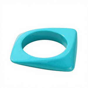 Brazalete Redondo de Resina Turquesa Hecho a Mano, Diseño Único, Forma Circular Colorida, Accesorio de Joyería Artesanal para Mujer - Product Image 3