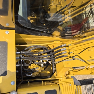 Excavatrice d'occasion Komatsu PC130 polyvalente pour projets de taille moyenne à petite, double avantage : performance et rentabilité - Product Image 6