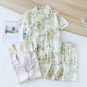 <span class=keywords><strong>Pigiama</strong></span> in <span class=keywords><strong>Viscosa</strong></span> Satinata Fresco, Morbido e Delicato, Traspirante, con Motivi Floreali Estivi, Set da Casa con Maniche Corte e Pantaloncini per <span class=keywords><strong>Donna</strong></span> - Product Image 3