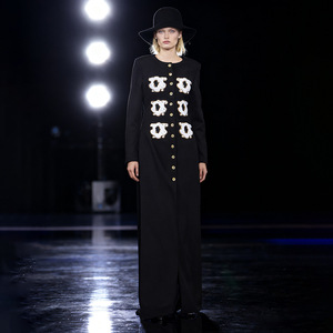 เสื้อเบลเซอร์คอวีสำหรับผู้หญิงเสื้อเบลเซอร์คอวีปักลาย3D ยาวปกติสีพื้นระบายอากาศ - Product Image 1
