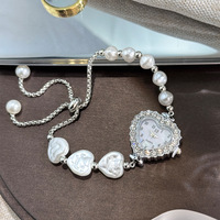 Montres à quartz tendance, élégantes, avec diamants en forme de cœur et perles, comme cadeau ou décoration pour fête d'anniversaire, souvenir pour femmes