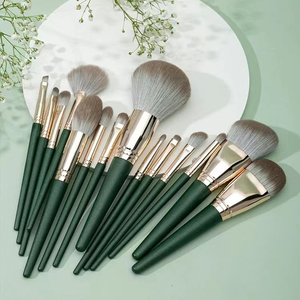 Set de Brochas de Maquillaje de Alta Calidad con Marca Privada, Mango de Madera, para Rubor, Polvo y Base, con Estuche - Product Image 1