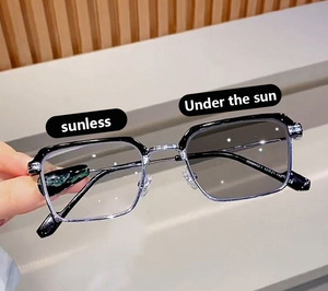 Lunettes <span class=keywords><strong>Homme</strong></span> Demi-<span class=keywords><strong>Monture</strong></span> <span class=keywords><strong>Carrée</strong></span> 2025 Personnalisées Anti-UV, Photochromiques et Anti-Lumière Bleue, Gris Photo - Product Image 1