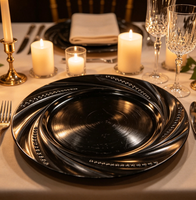 Assiettes de présentation dorées en plastique PP de 13 pouces à bord floral pour mariage, vente chaude en usine, assiettes décoratives dorées pour mariage