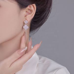 Boucles d'oreilles clous en zircon trèfle à quatre feuilles, luxueuses et sophistiquées, tendance TikTok, accessoires d'oreille au design polyvalent et à la mode - Product Image 5