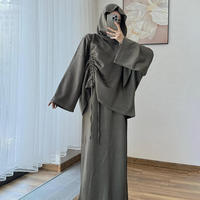 Nouvel ensemble deux pièces pour femmes musulmanes du Moyen-Orient, Dubaï : Abaya unie à capuche et jupe longue maxi