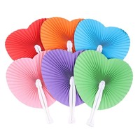 Éventail en papier personnalisé, motif cœur, style artisanal traditionnel, pour mariage, cadeau promotionnel d'entreprise, éventail à main coloré avec poignée blanche, OEM
