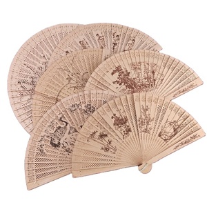 Abanicos Chinos al por Mayor de Madera de Sándalo Tallados Huecos Pulidos Plegables Ecológicos Fragantes para Verano y Refrescantes para Damas - Product Image 1