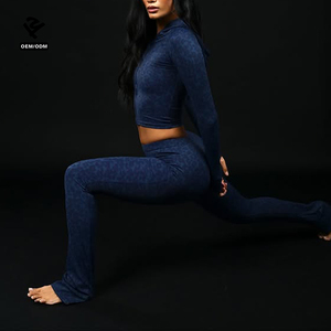 Ensemble de survêtement deux pièces OEM imprimé léopard avec fermeture éclair pour <span class=keywords><strong>femme</strong></span>, haut moulant à trous pour les pouces et leggings évasés, tenue de sport pour fitness et gym - Product Image 5
