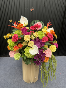 2026 nouveau Design thème tropical mariage fleurs Arrangement feuilles de palmier artificielles <span class=keywords><strong>Fushia</strong></span> Rose fleur boule pour la décoration de mariage - Product Image 2